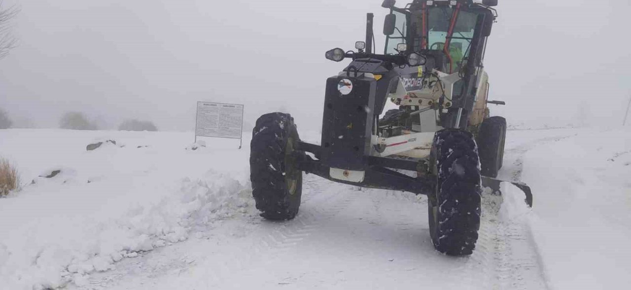 Mut’un yayla mahallelerinde karla mücadele