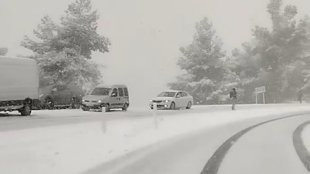 Muğla-Denizli Karayolu ulaşıma kapandı