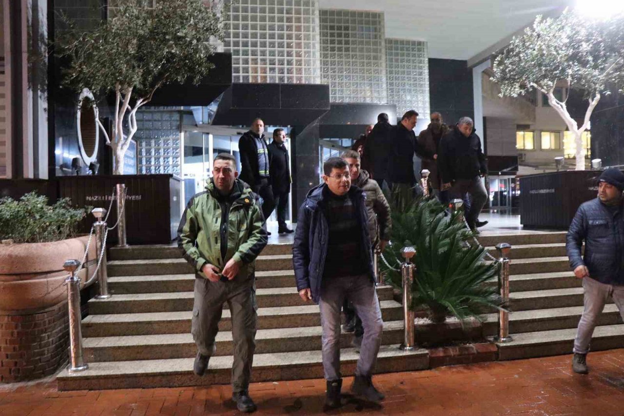 Başkan Özcan kurmaylarını kriz masasında topladı