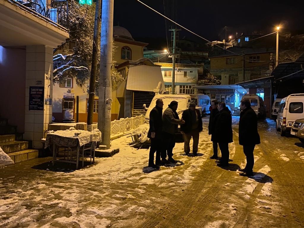 Başkan Özcan iş makinalarını ve ekipleri seferber etti