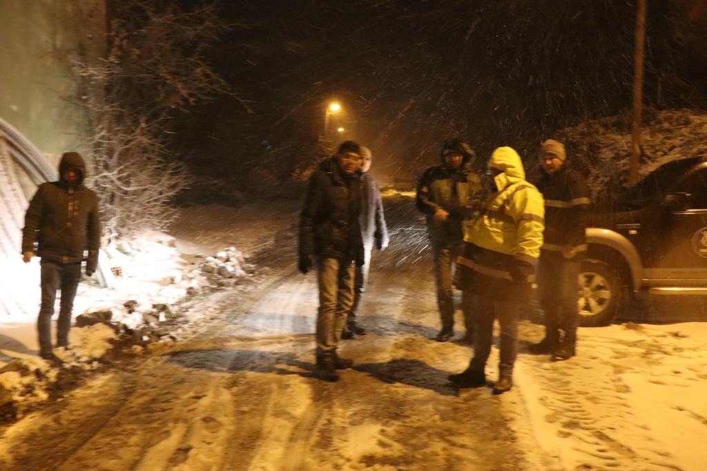 Başkan Özcan iş makinalarını ve ekipleri seferber etti