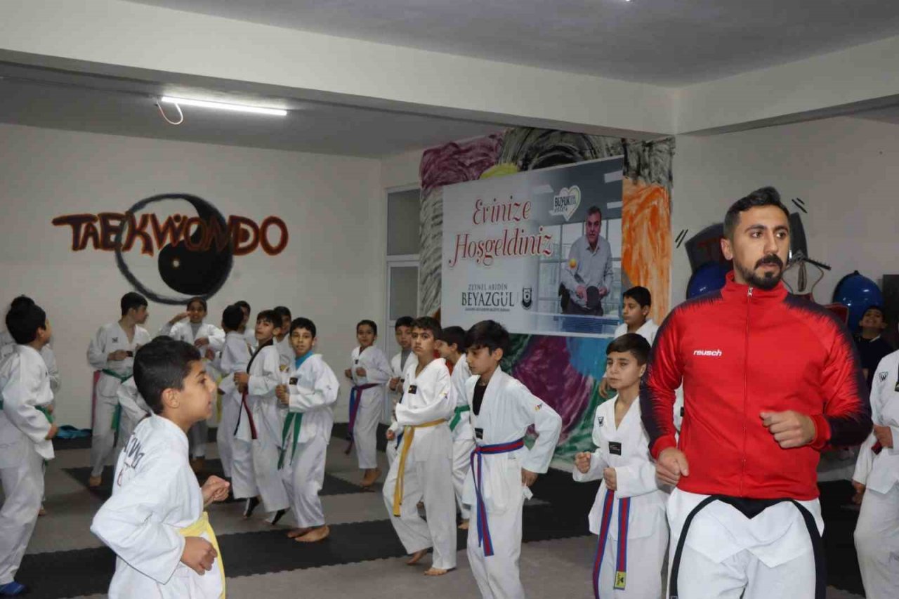 Öğrenciler ara tatilde spor yapma imkanı buldu