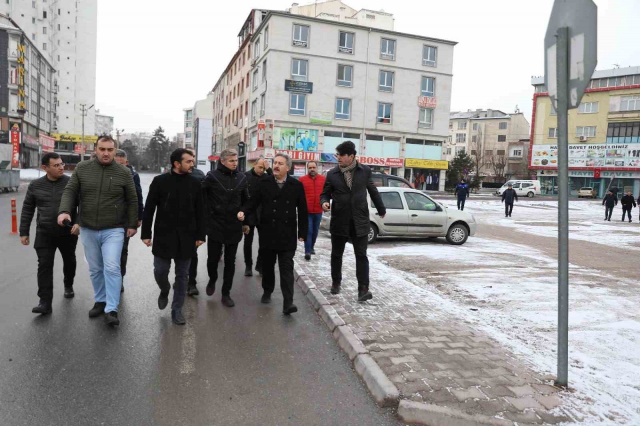 Başkan Dr. Palancıoğlu: “Yaptığımız çalışmalarla bu yaz farklı bir Hunat Mahallesi olacak"