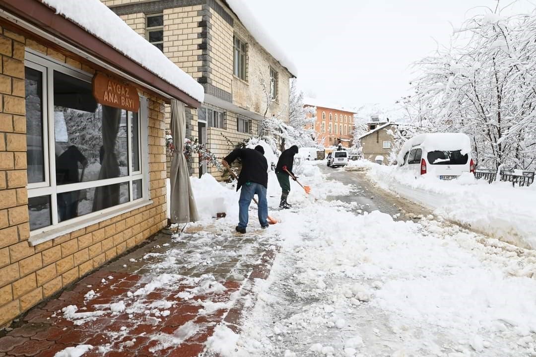 Pütürge’de 7/24 kar nöbeti