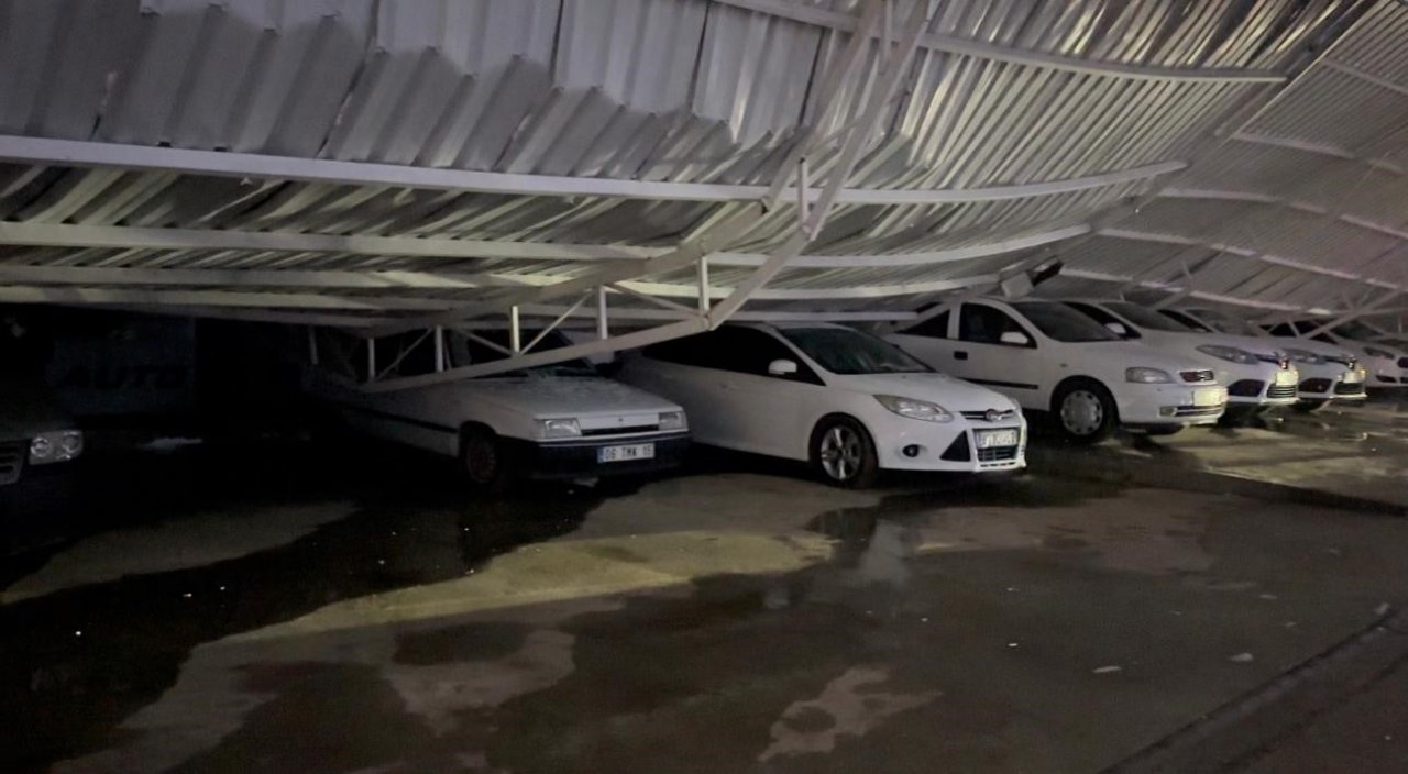 Siverek’te Oto Galericiler Sitesi’nin çatısı çöktü, onlarca araç altında kaldı