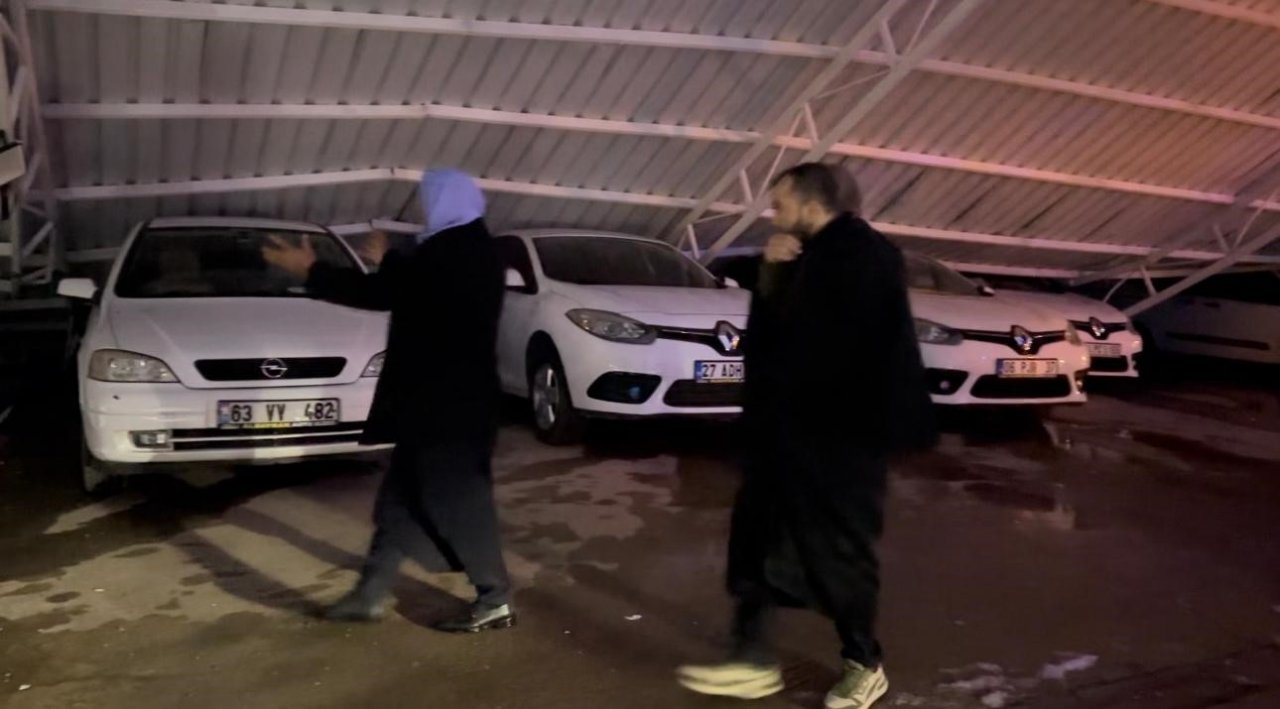 Siverek’te Oto Galericiler Sitesi’nin çatısı çöktü, onlarca araç altında kaldı