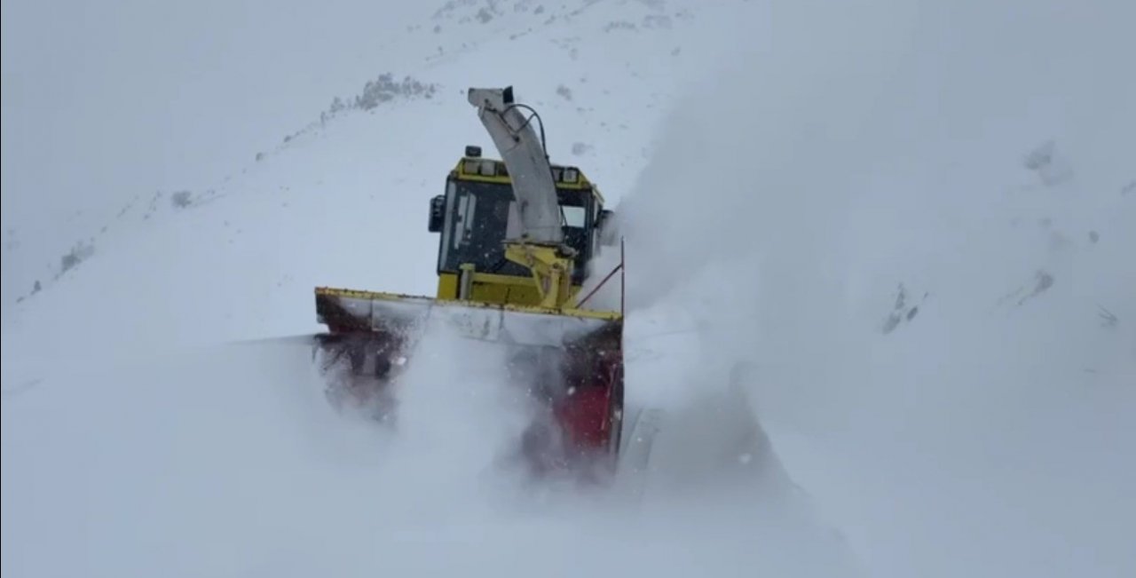 En kurak kışını geçiren Arıcak’ta kar kalınlığı bir metreyi geçti