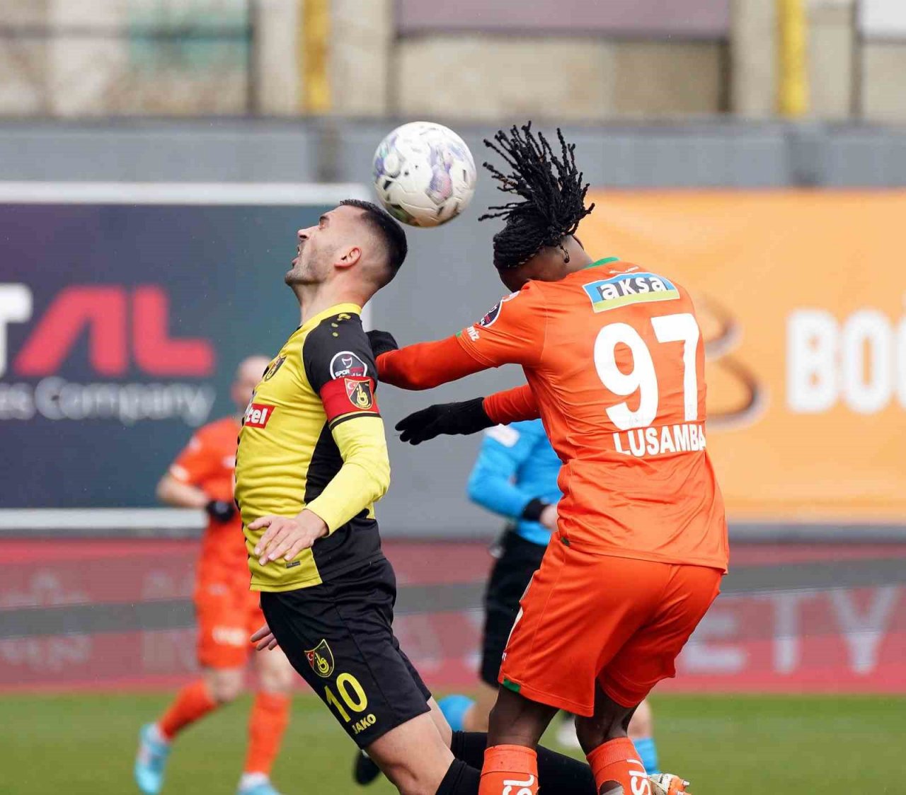 Spor Toto Süper Lig: İstanbulspor: 0 - Alanyaspor: 0 (İlk yarı)