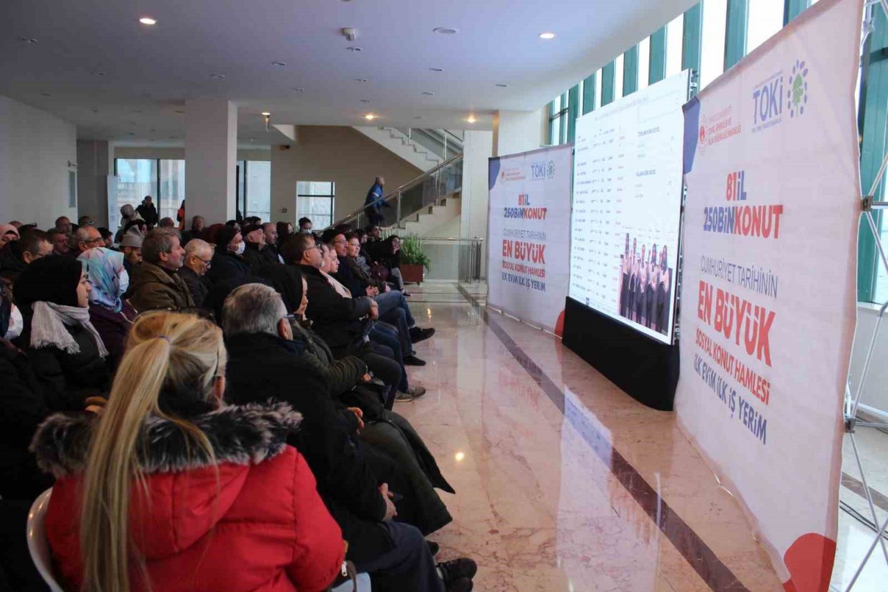 İzmir’de TOKİ kurası