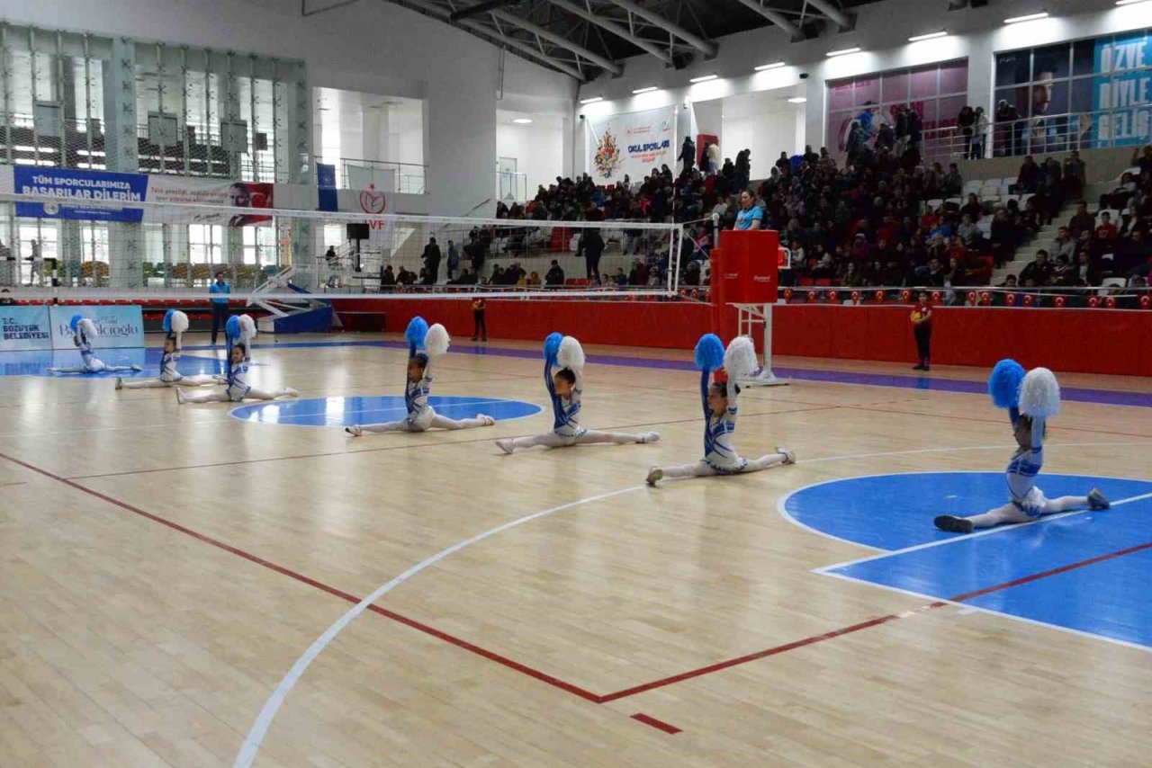 "Bizim Kızlar" grup liderliğini garantiledi