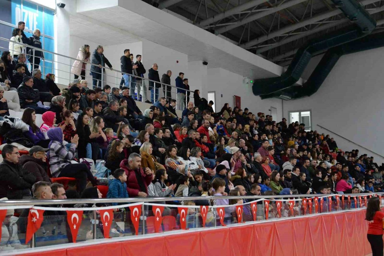 "Bizim Kızlar" grup liderliğini garantiledi