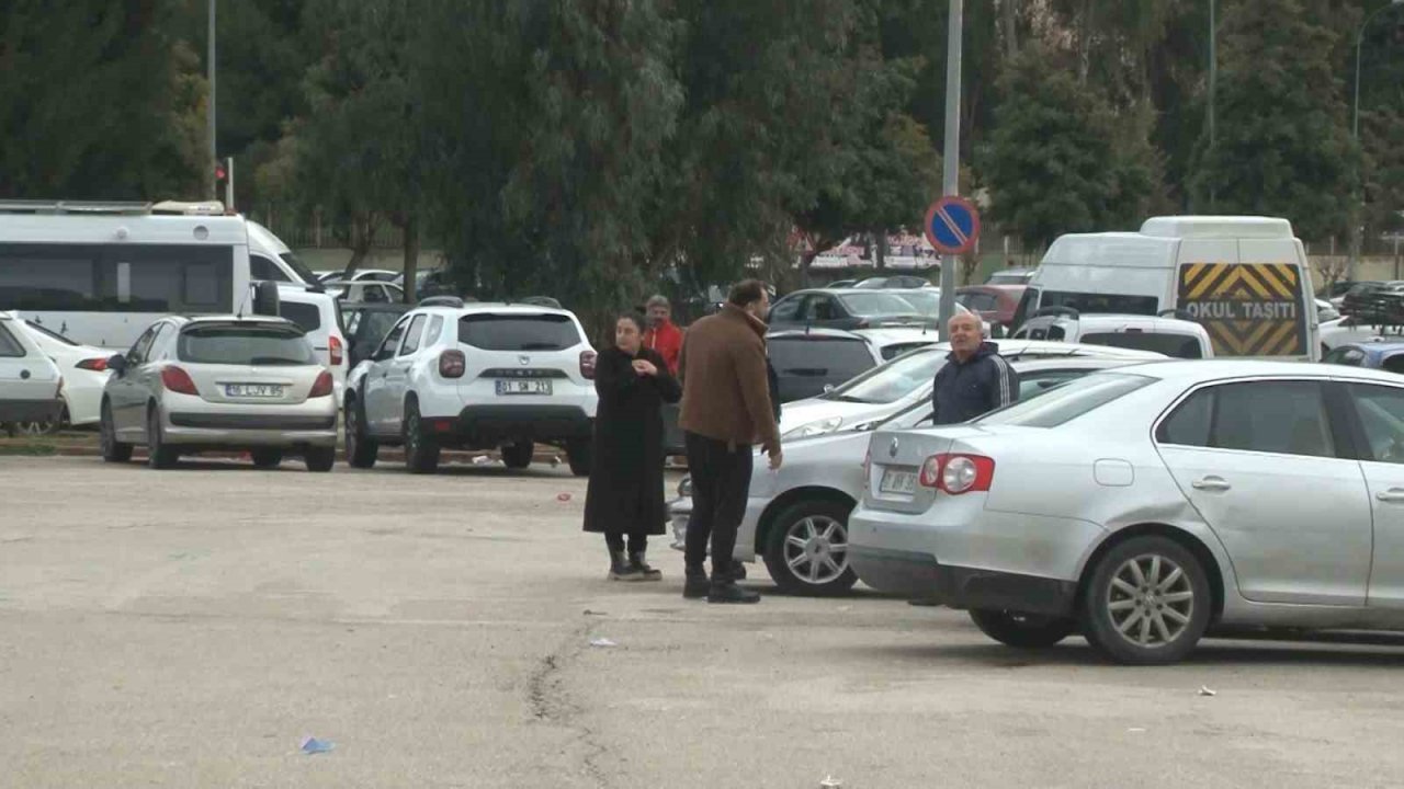 Binaları hasar gören vatandaşlar açık otoparklarda konaklıyor