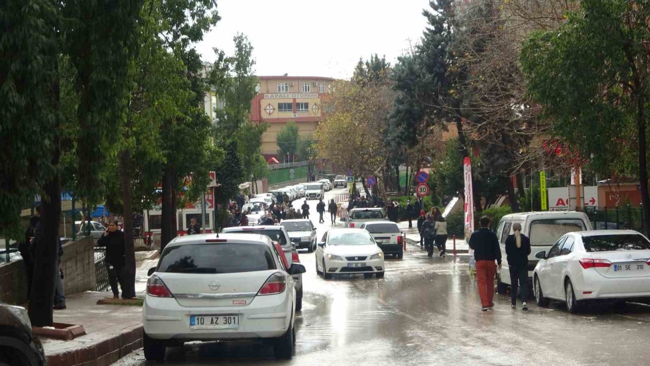 İkinci deprem Adana’da da şiddetli hissedildi