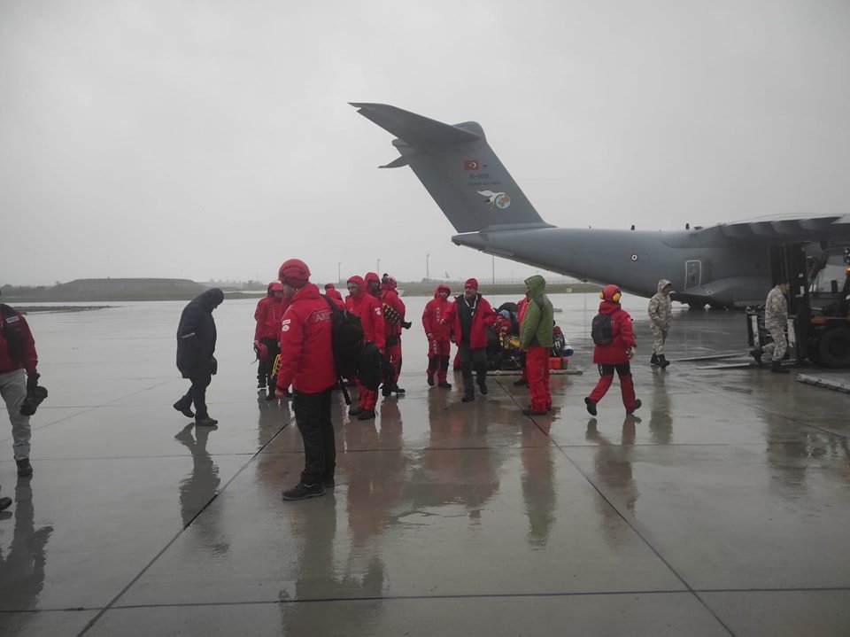 AKUT Kuşadası ekibi, deprem bölgesine hareket etti