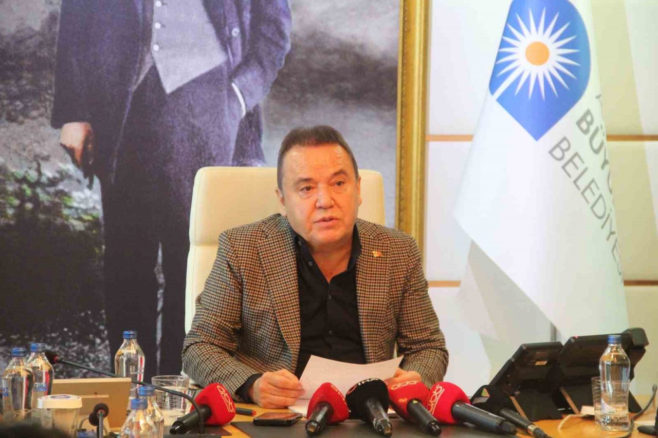 Başkan Böcek’ten depremzedelere konaklama daveti