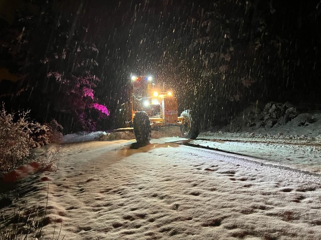 Antalya’nın Akseki ilçesinde 25 mahalle yolu kar sebebiyle kapalı