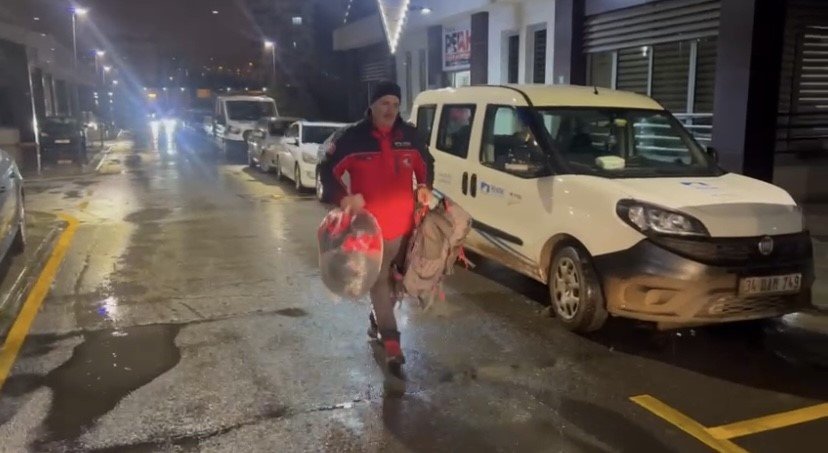 Pendik’ten arama kurtarma ekipleri deprem bölgesine gönderildi