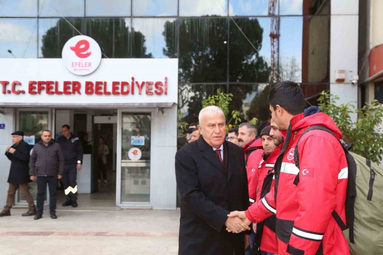 Efeler’de yardım seferberliği başladı, EFAK ekipleri yola çıktı
