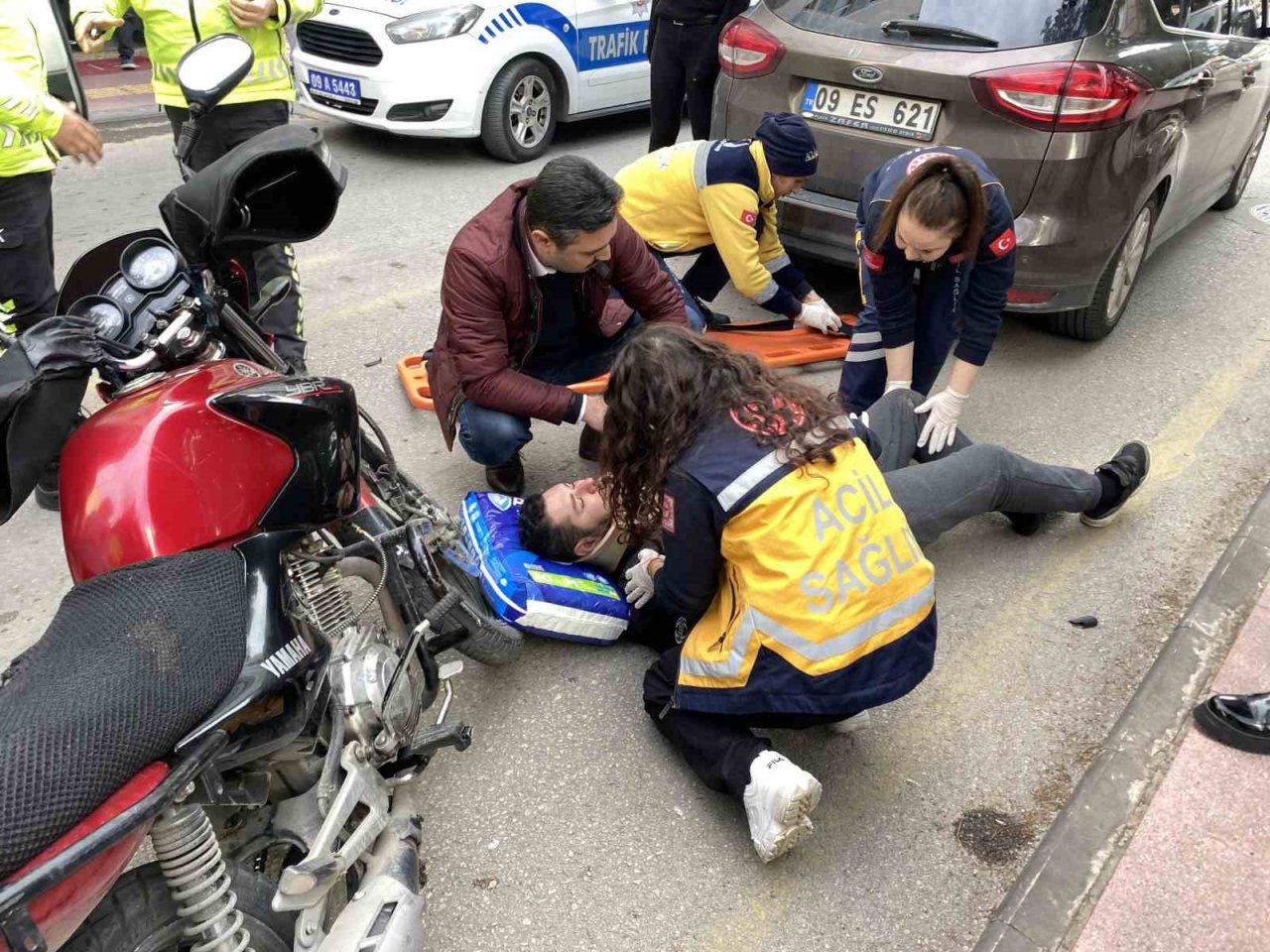 Motosiklet, otomobile arkadan çarptı: 1 yaralı