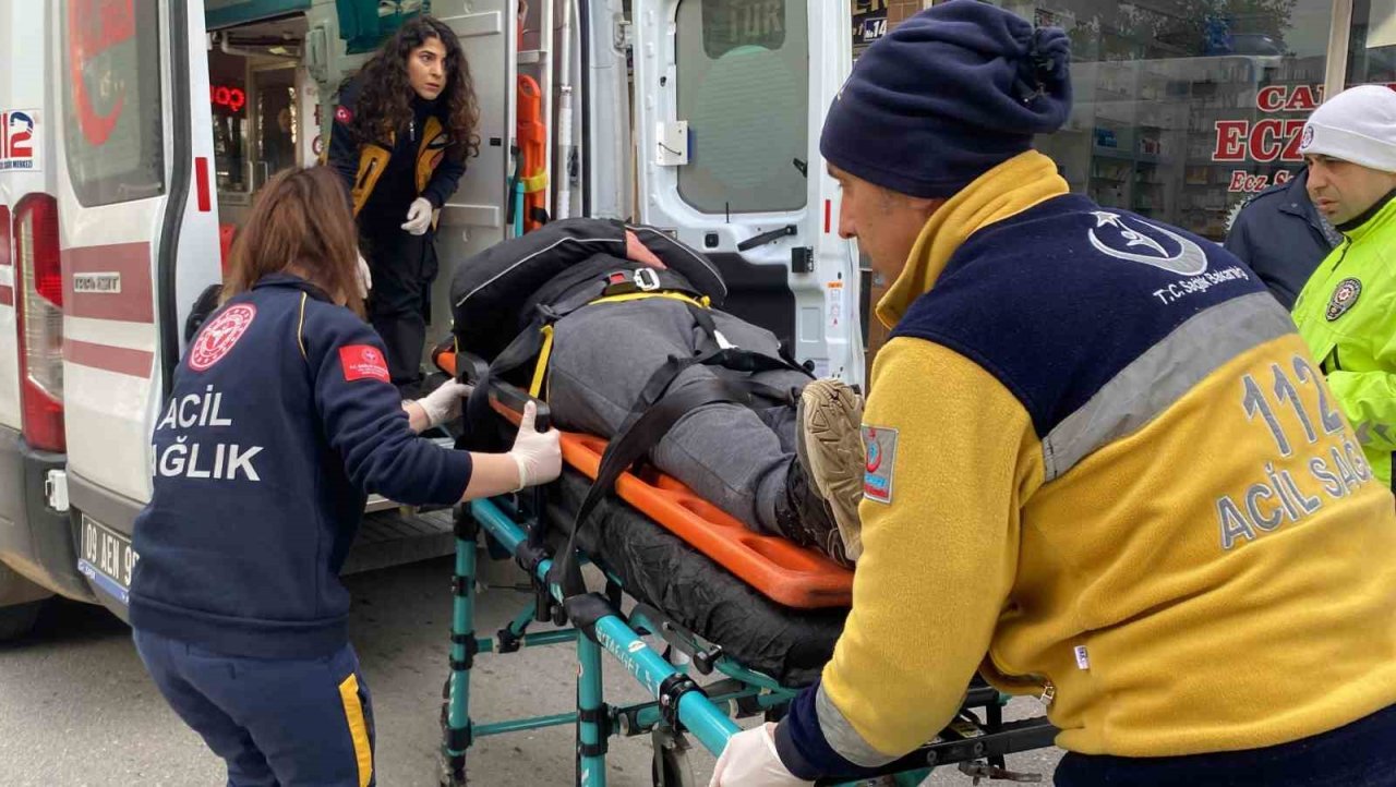 Motosiklet, otomobile arkadan çarptı: 1 yaralı