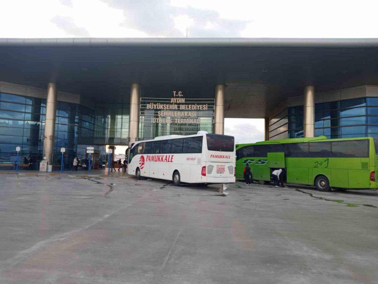 Ecel yaşlı adamı otobüste yakaladı