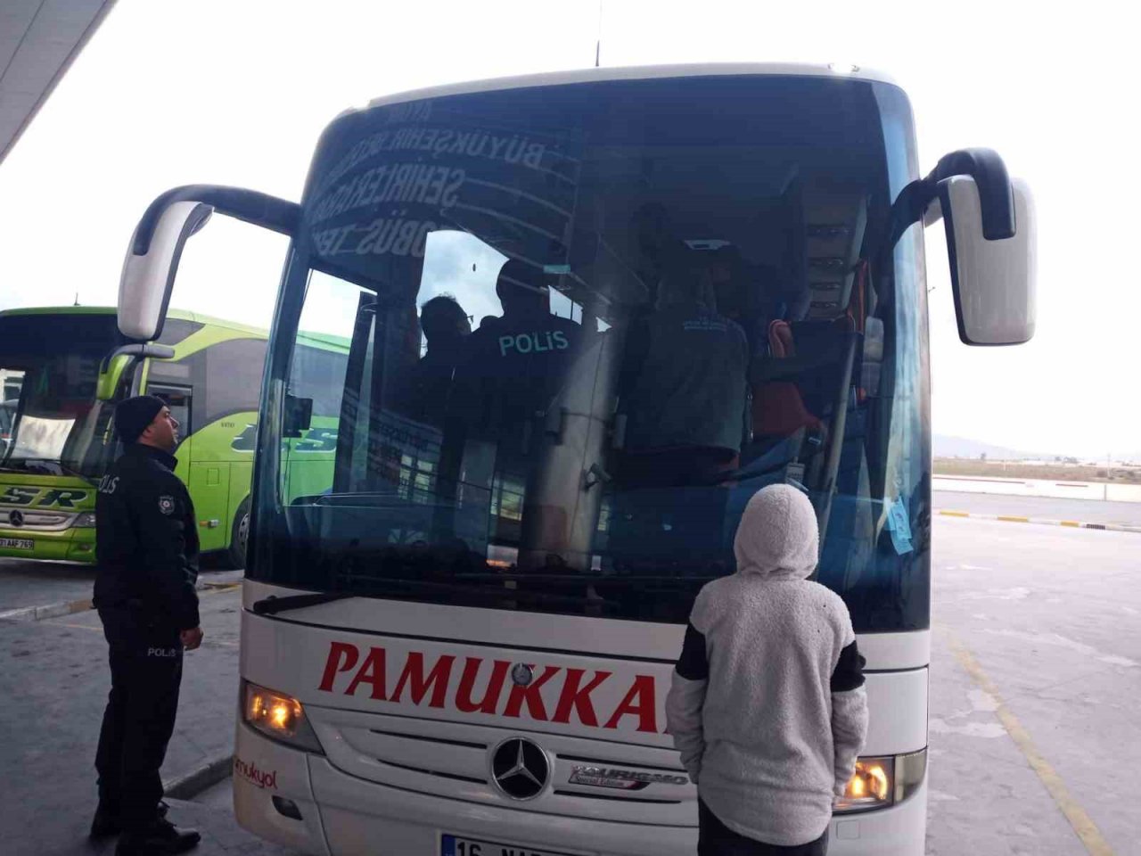 Ecel yaşlı adamı otobüste yakaladı