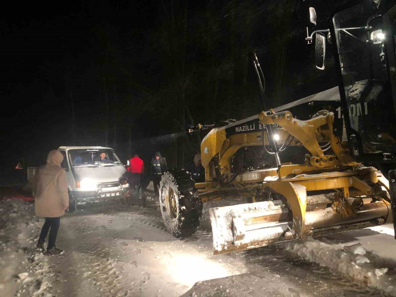 Şarampole kaçan aracı Nazilli Belediyesi kurtardı