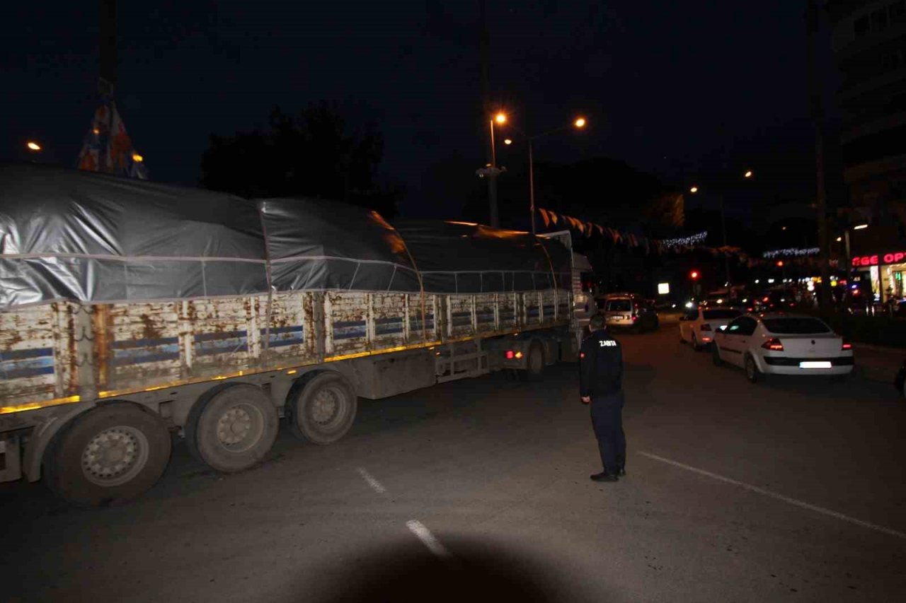 Nazilli’de 5 tır ve 2 kamyon dolusu yardım malzemesi toplandı