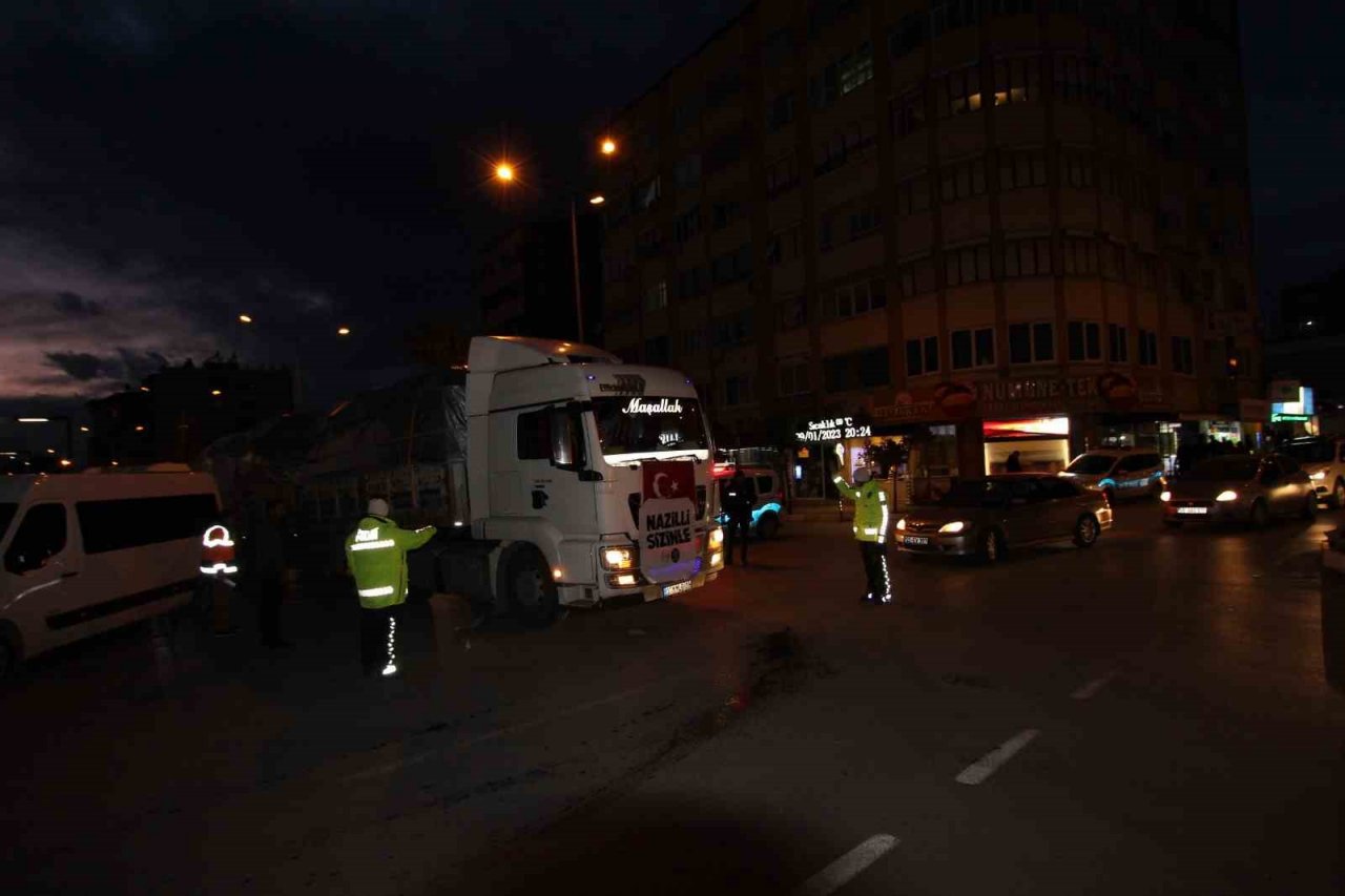 Nazilli’de 5 tır ve 2 kamyon dolusu yardım malzemesi toplandı