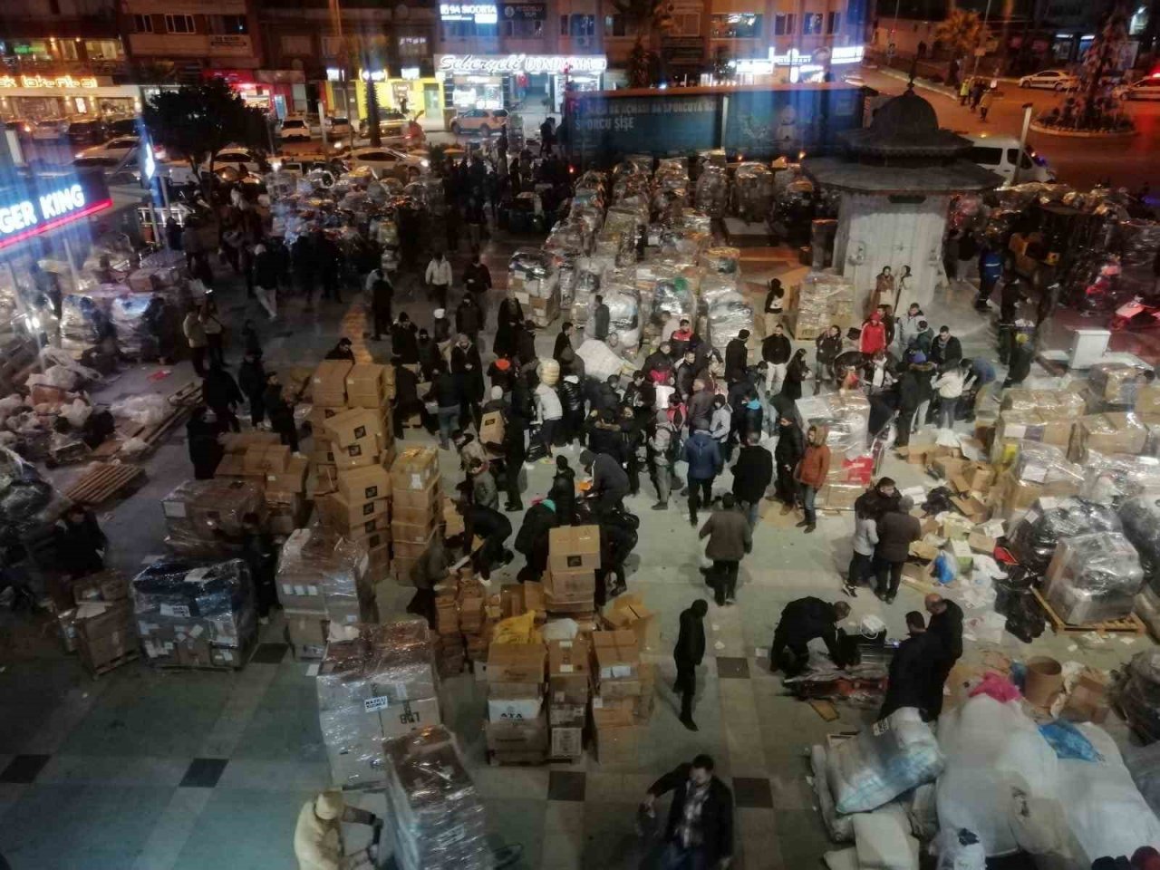 Nazilli’de 5 tır ve 2 kamyon dolusu yardım malzemesi toplandı