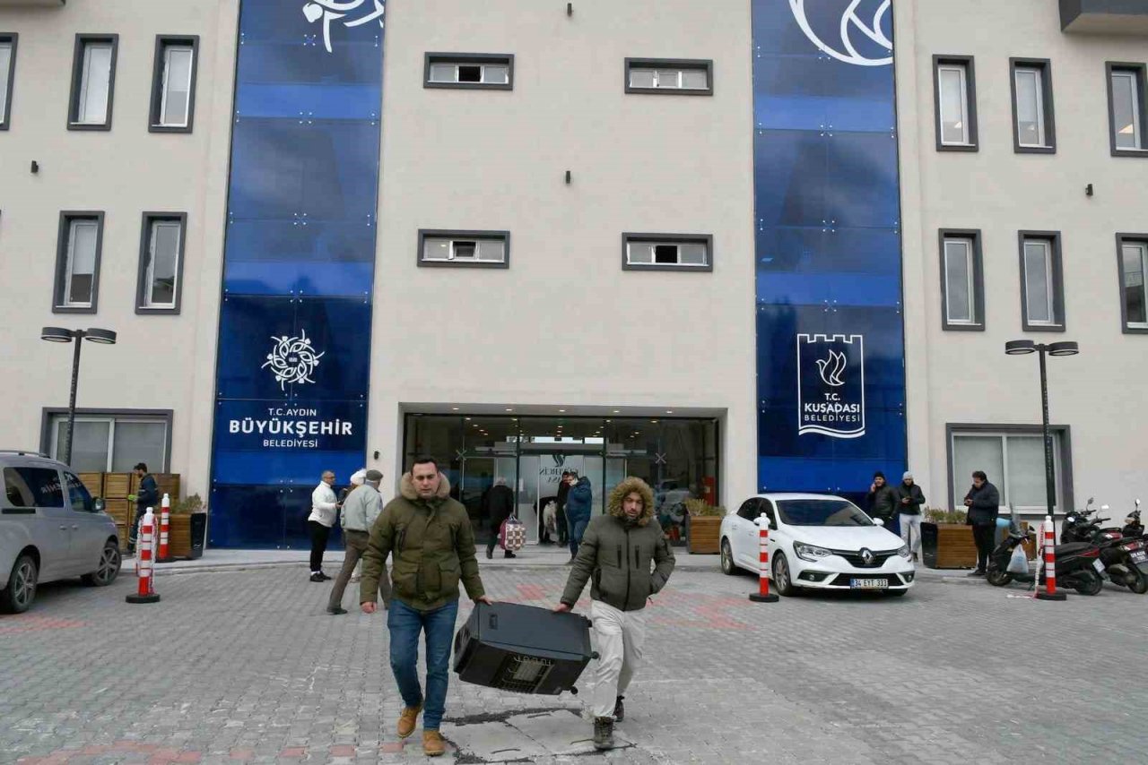 Kuşadası depremzedeler için tek yürek oldu