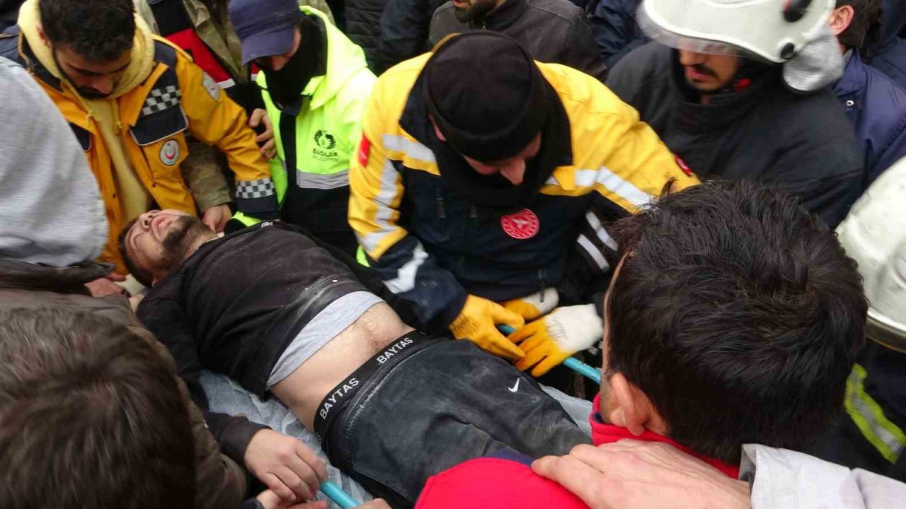 8 katlı binanın enkazından 1’i engelli 3 kişi kurtarıldı