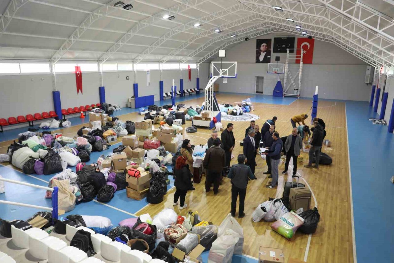 Marmaris Belediyesi’nden deprem bölgesine yardım eli