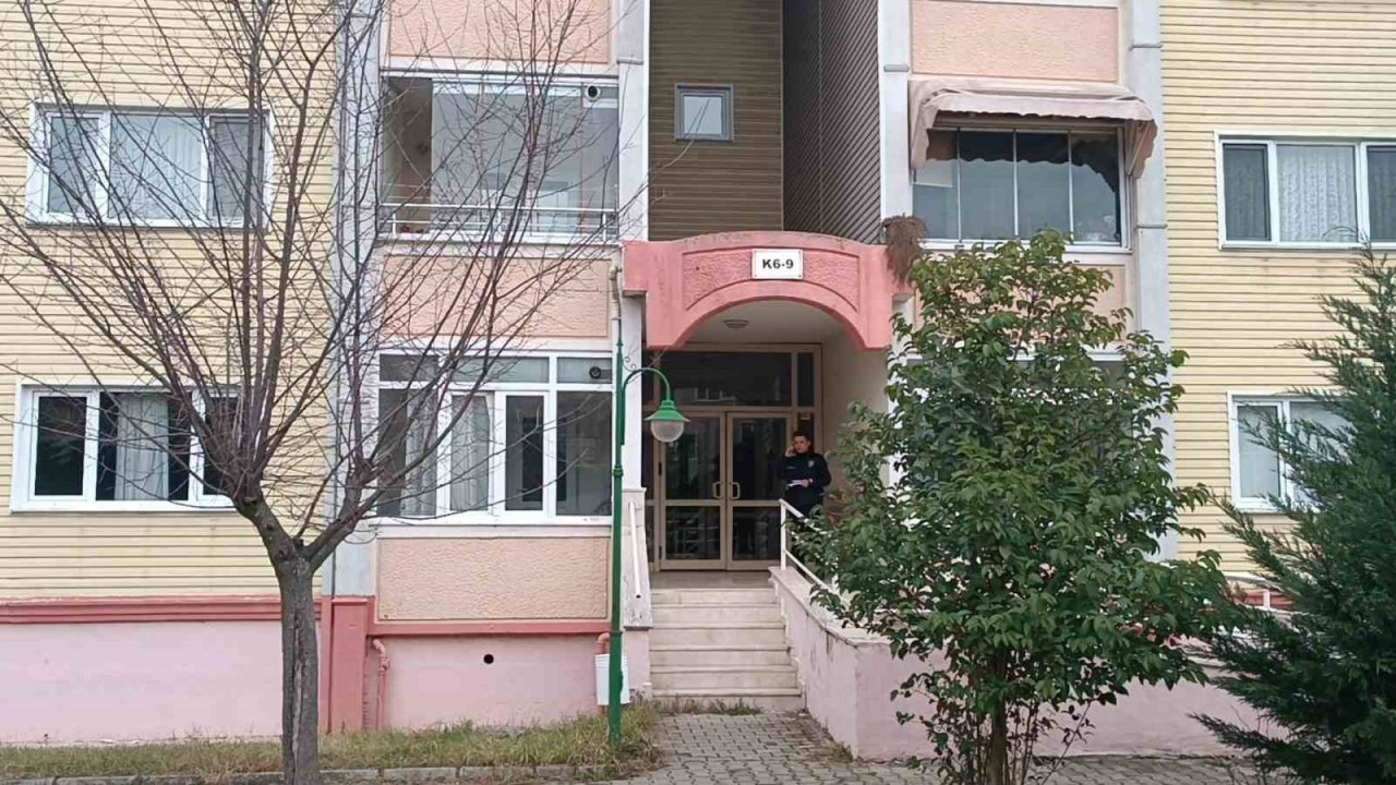 Yalnız yaşayan yaşlı adam evinde ölü bulundu