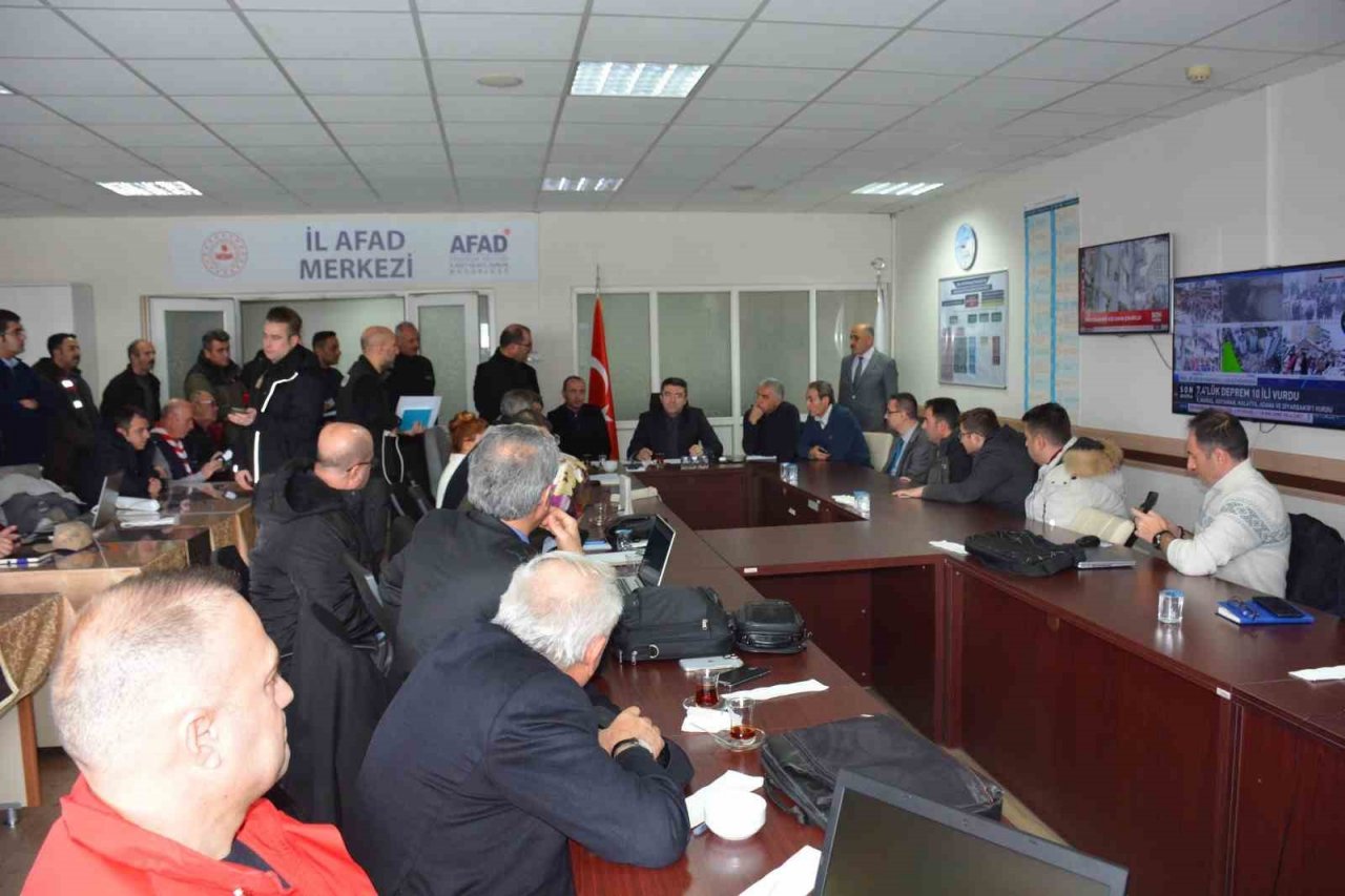 Erzurum’dan 365 personel ve 87 araç, arama kurtarma çalışmalarına destek olmak için deprem bölgelerine gönderildi