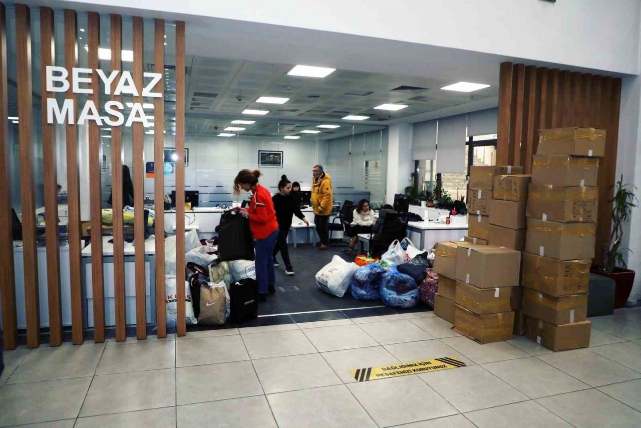 Eyüpsultan deprem bölgesindeki vatandaşlar için tek yürek oldu