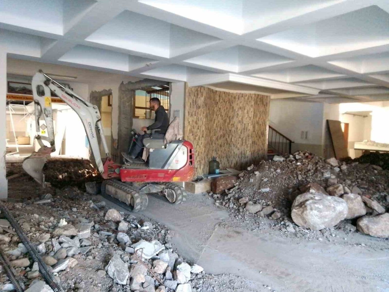 Fethiye’de okullar depreme karşı güçlendiriliyor