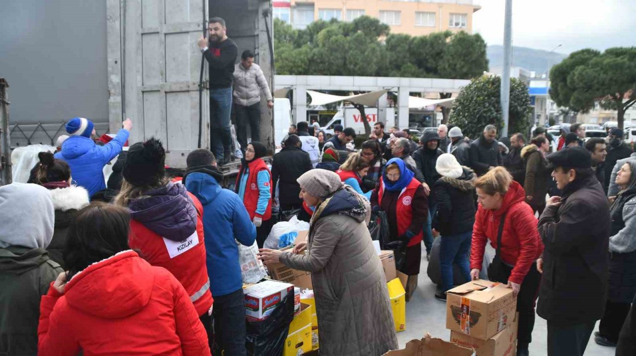 Sökeliler, deprem sonrası yardıma koştu