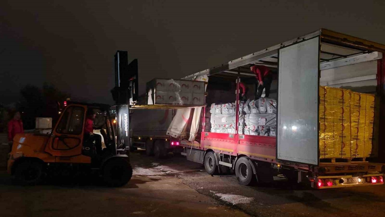 Türk Kızılay’ı Manisa Şubesinden deprem bölgesine aralıksız sevkiyat
