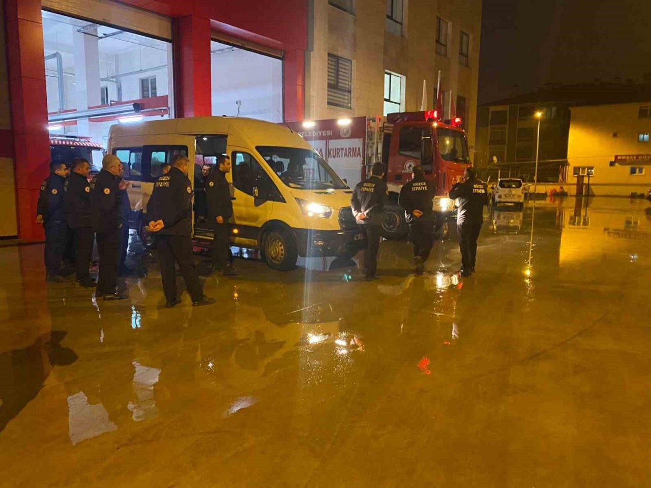 23 Kasım’da depremi yaşamış Düzce’den ekipler yola çıktı