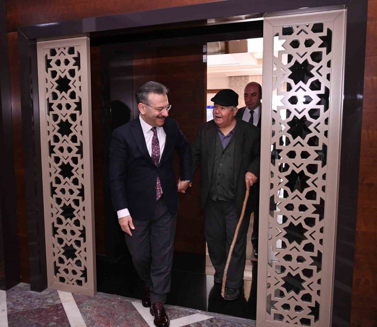 Deprem bölgesi için 500 bin TL bağışta bulundu