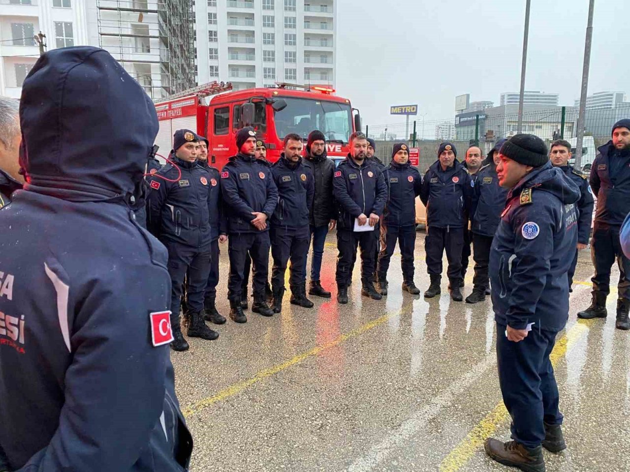 Bursa AFAD ve Büyükşehir İtfaiye Dairesi ekipleri deprem bölgesine doğru yola çıktı