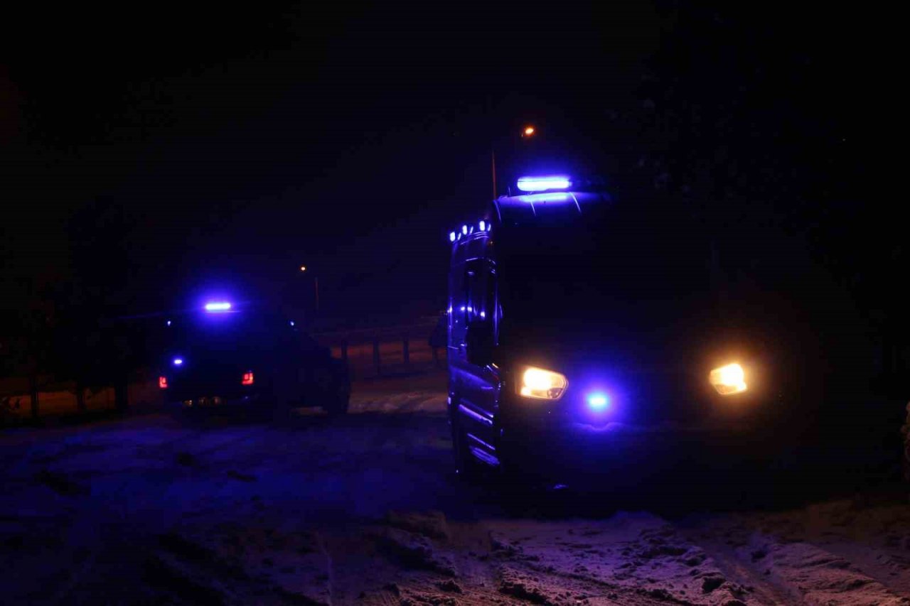 Elazığ’da 7 tim UMKE ve 112 ekibi Malatya ile Diyarbakır’a yönlendirildi