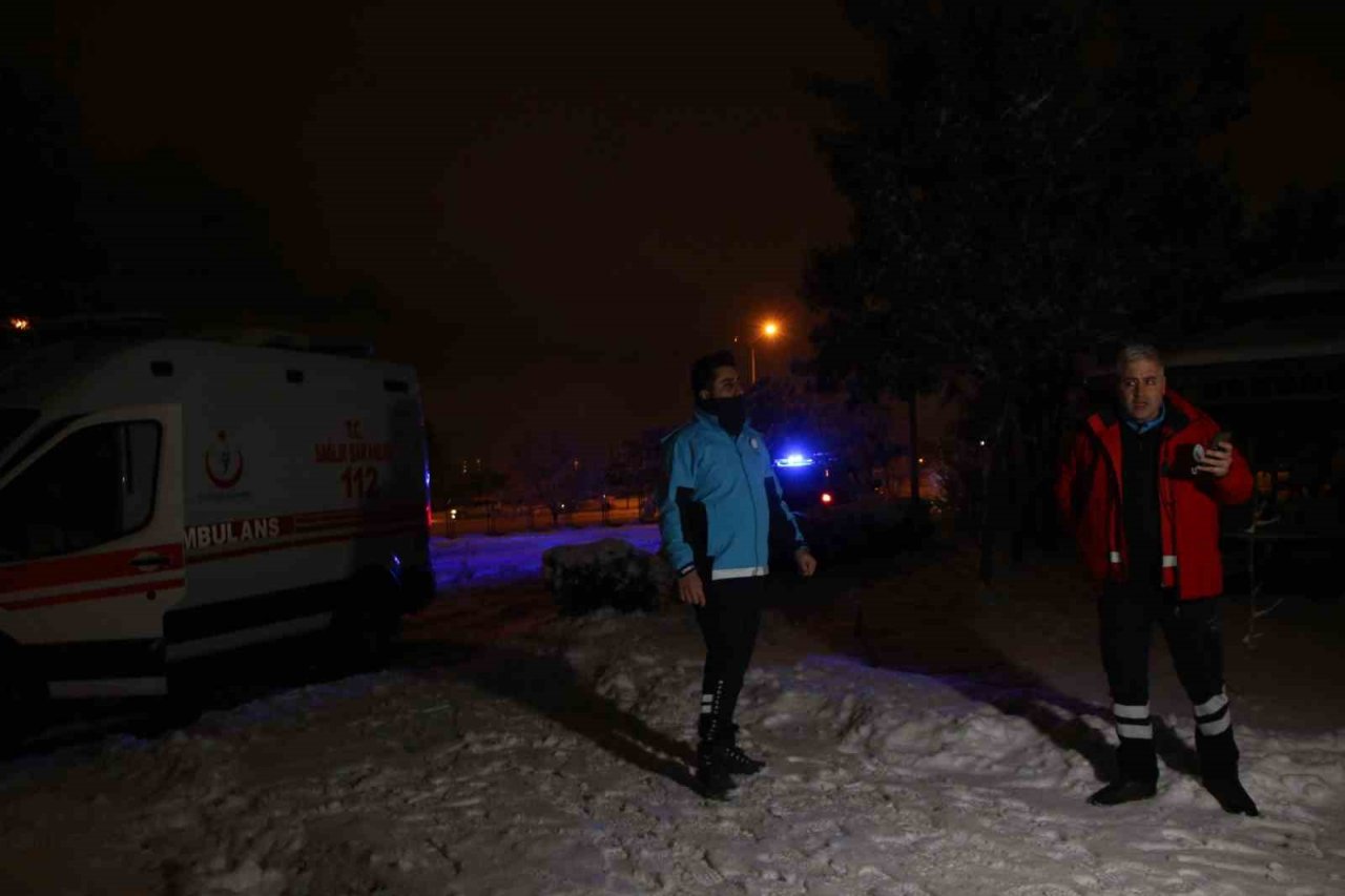 Elazığ’da 7 tim UMKE ve 112 ekibi Malatya ile Diyarbakır’a yönlendirildi