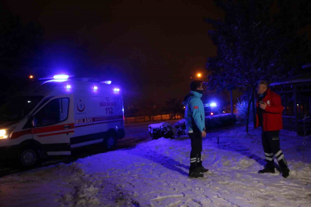 Elazığ’da 7 tim UMKE ve 112 ekibi Malatya ile Diyarbakır’a yönlendirildi