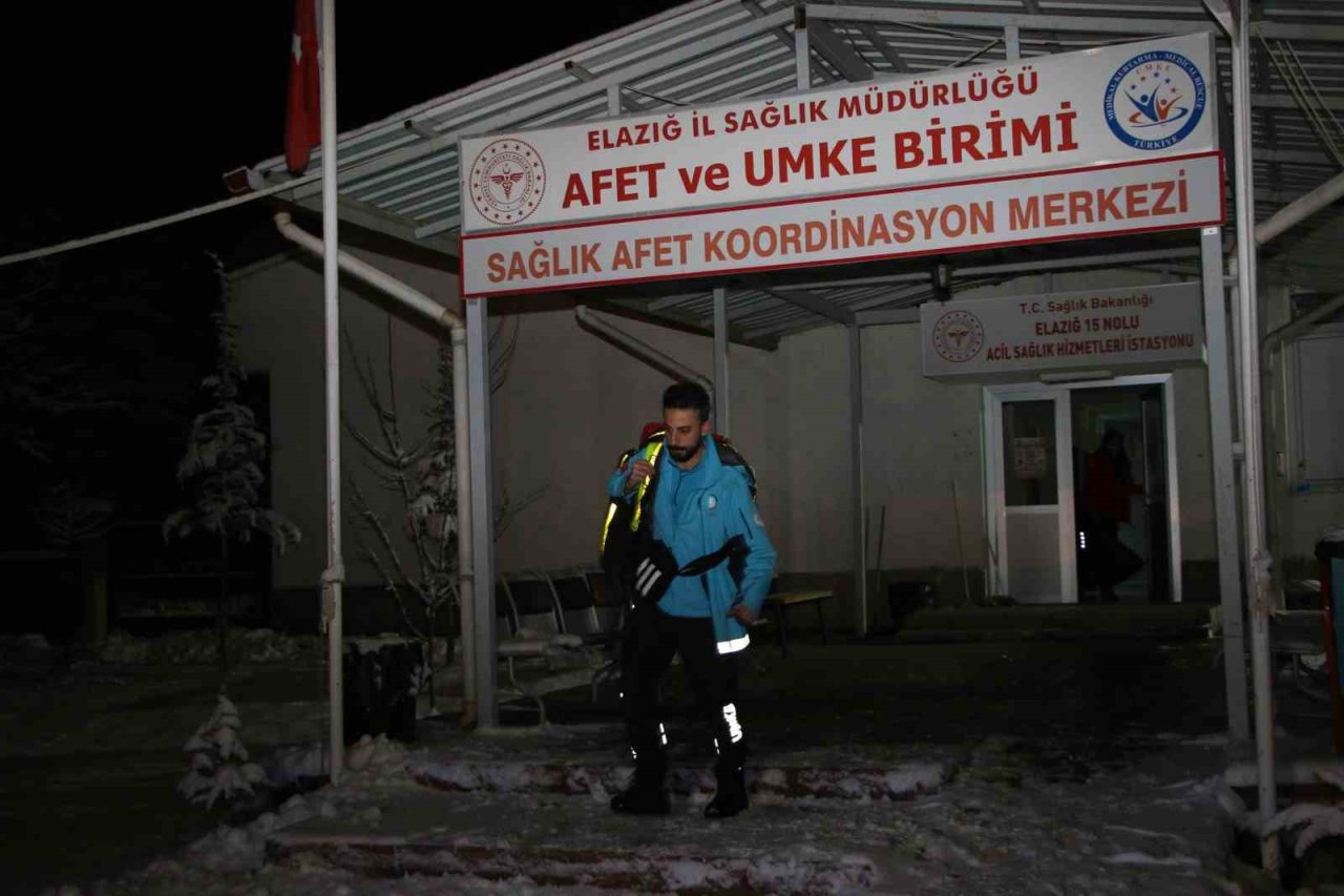 Elazığ’da 7 tim UMKE ve 112 ekibi Malatya ile Diyarbakır’a yönlendirildi