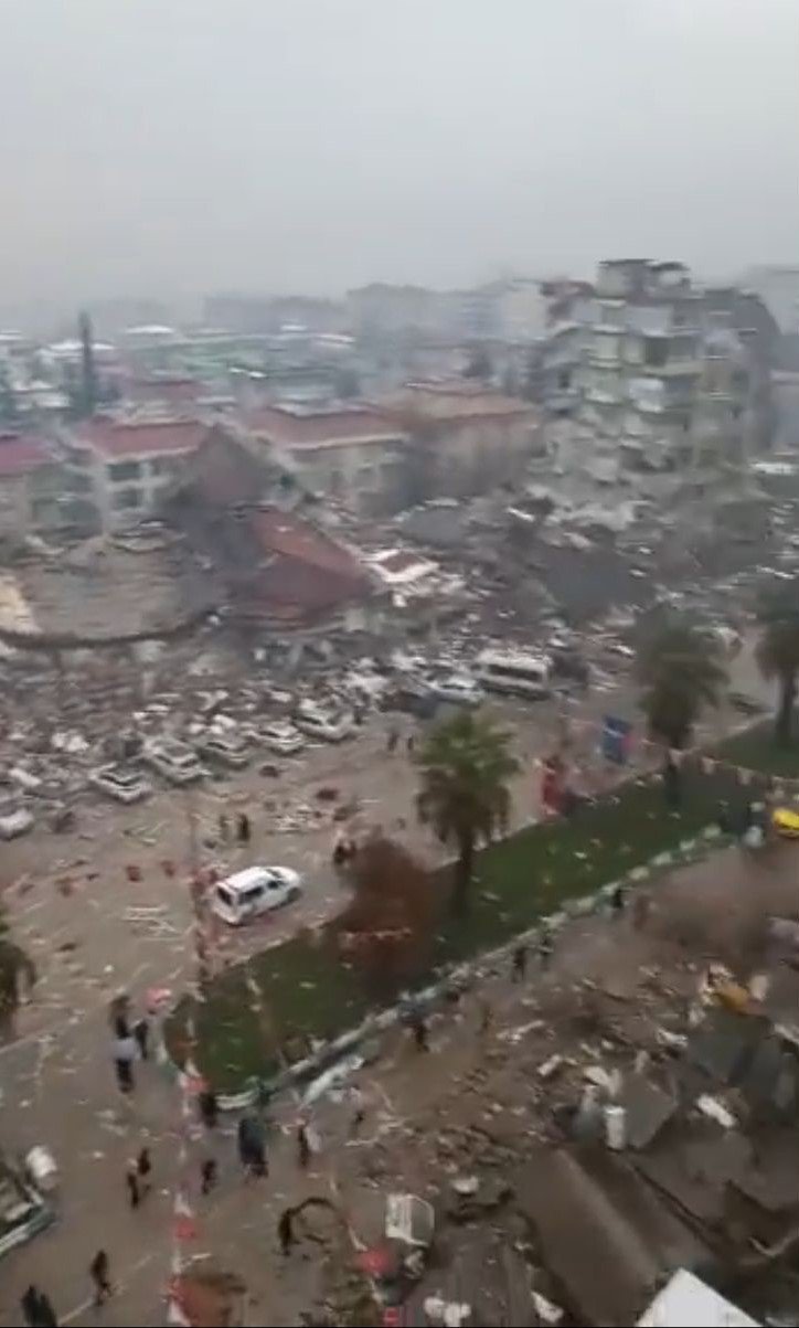 Bir binadan çekilen görüntü, Kahramanmaraş’ta durumu gözler önüne serdi