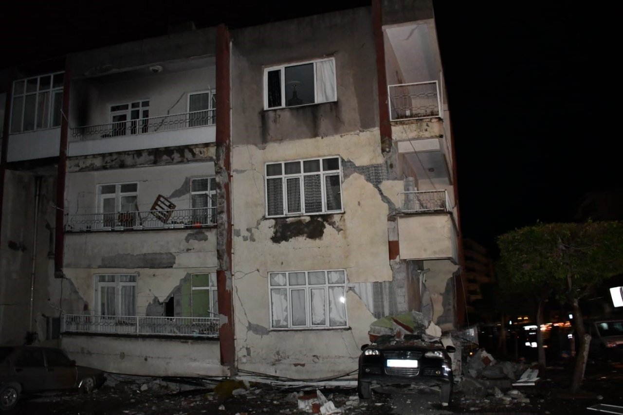 Deprem Hatay’da da yıkıma neden oldu
