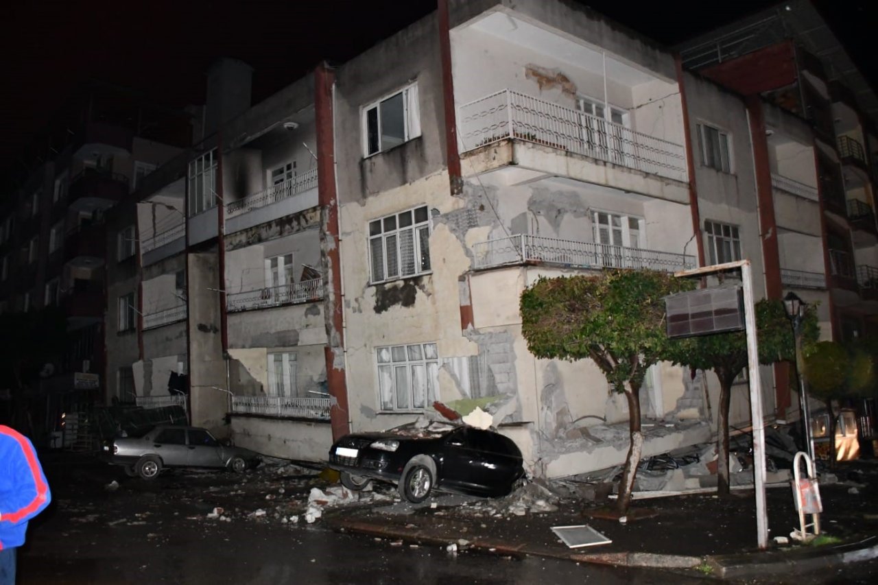 Deprem Hatay’da da yıkıma neden oldu