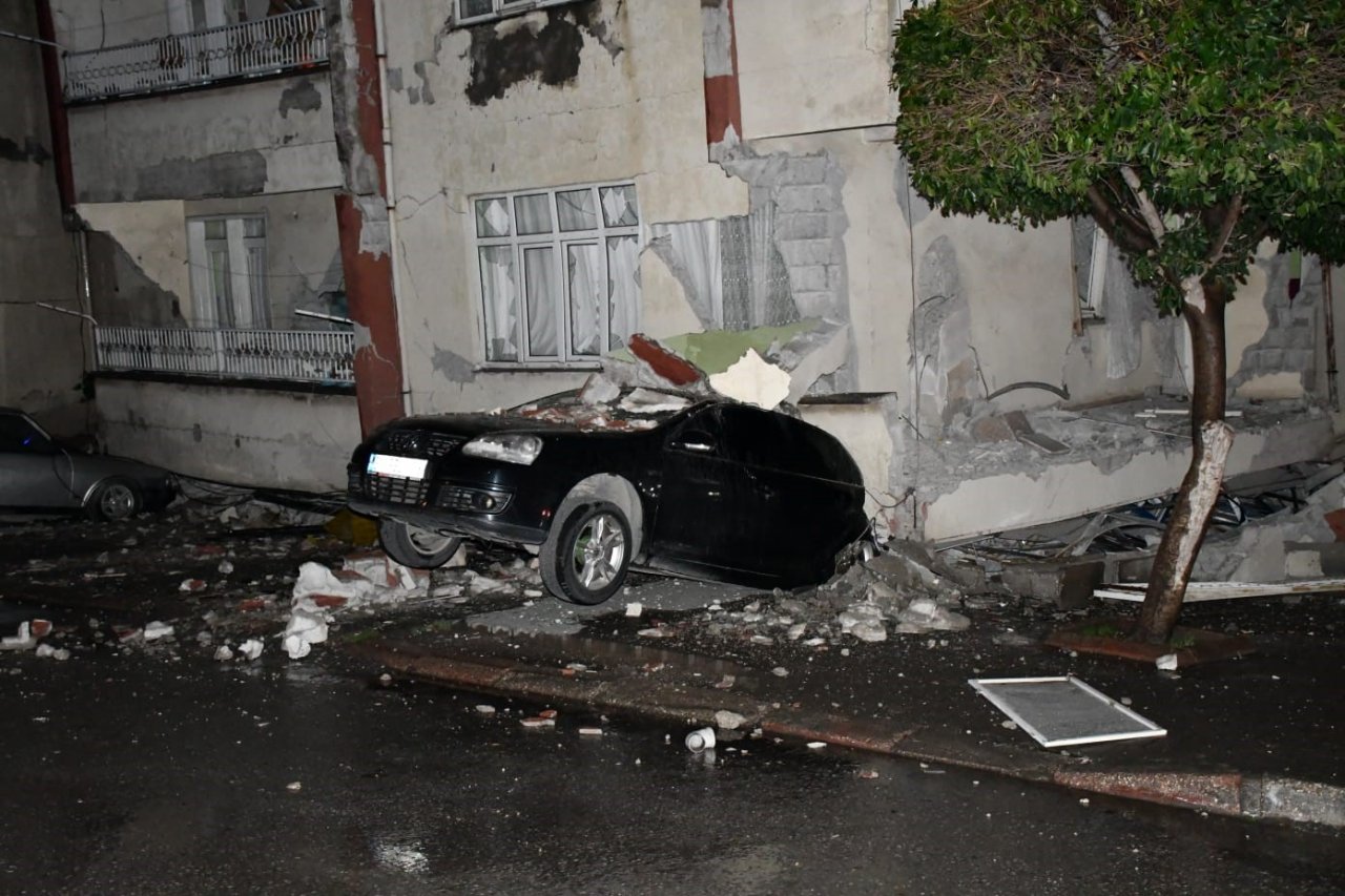 Deprem Hatay’da da yıkıma neden oldu